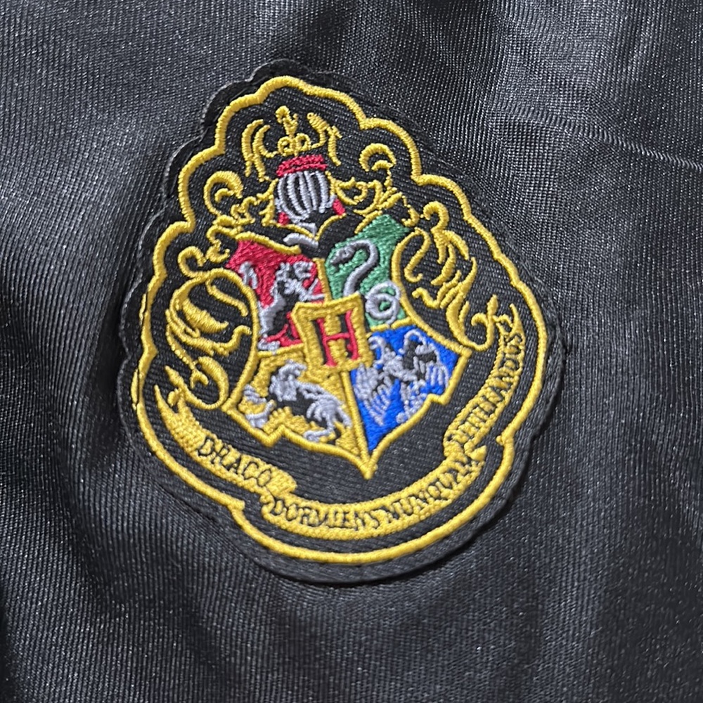 Harry Potter Hufflepuff Robe - Picture 2 of 2